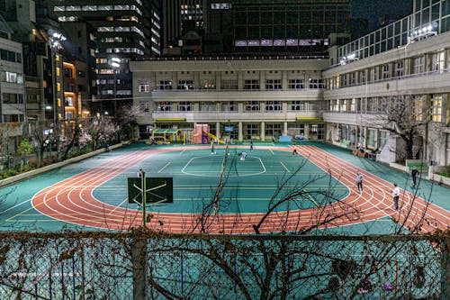 顶着防守也能进，这是神？