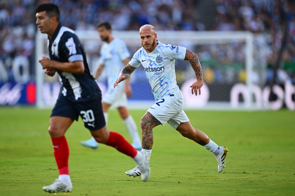 跟队记者：阿莱格里明确要求冬窗买前锋；米兰没考虑齐尔克泽