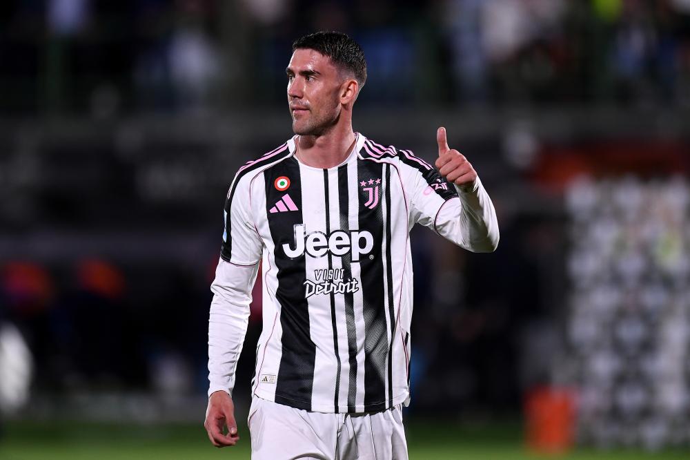 篮球CBA球队启用新训练馆，设备全面升级